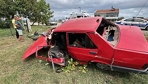 MENFEZE ÇARPAN OTOMOBİL TAKLA ATTI!